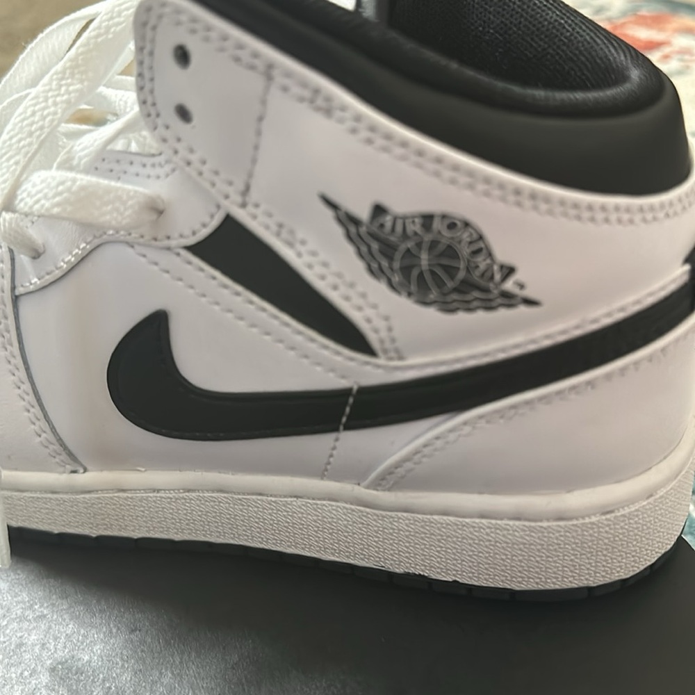 Jordan Kids White and Black Sneakers - Picture 3 of 5